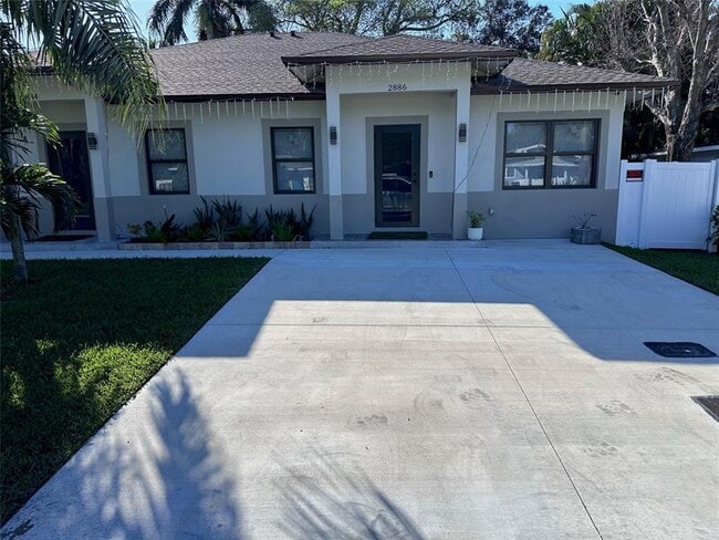 Building Photo - 2886 SW 17th St