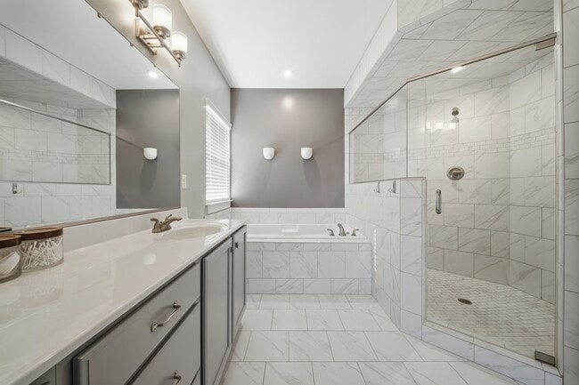 Building Photo - 1824 Hazelwood Rd