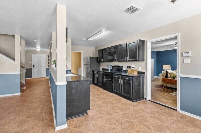 Building Photo - 1129 Bumble Bee Dr