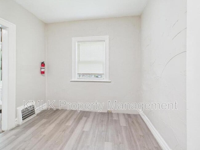 Building Photo - 535 Gage St