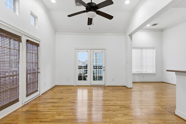 Building Photo - 1303 Sherwood Point Ln