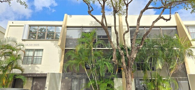 Building Photo - 20291 NE 30th Ave