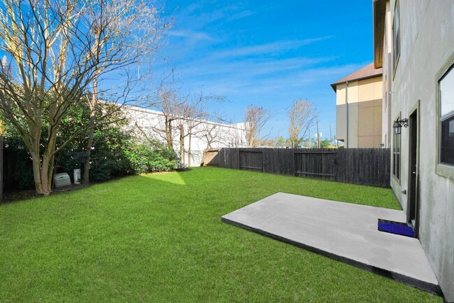 Building Photo - 2707 King's Retreat Cir