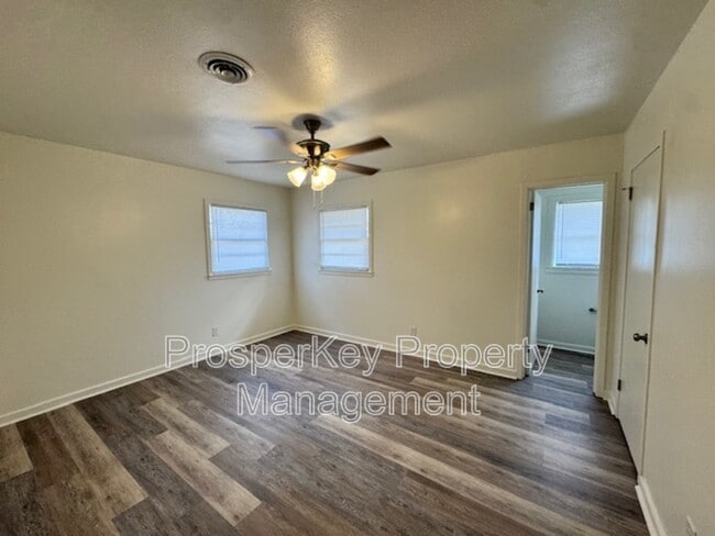 Building Photo - 176 Wickham Dr