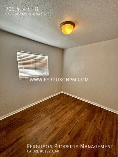 Building Photo - 209 4th St