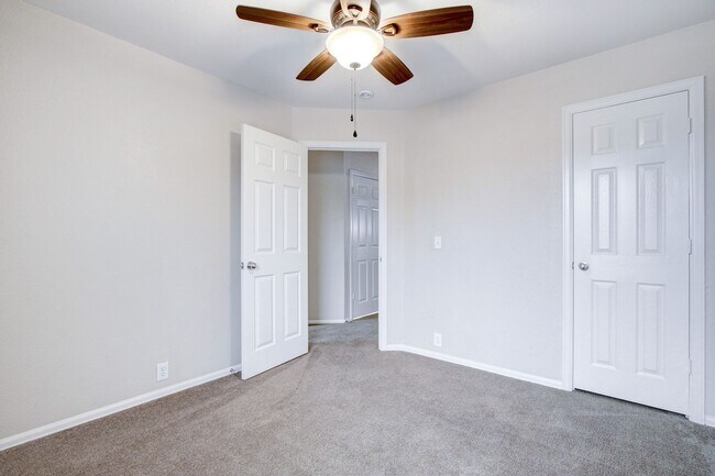 Building Photo - 3-Bedroom Townhouse with Open Floor Plan and Spacious Backyard Near Lackland AFB