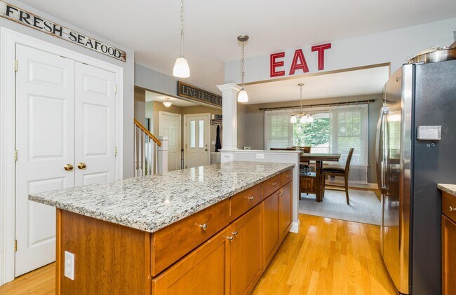 Building Photo - 6 Rocky Ridge Cir