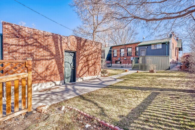 Building Photo - Wash Park Duplex Available Immediately