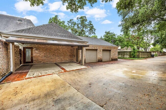 Building Photo - 15726 Walkwood Dr