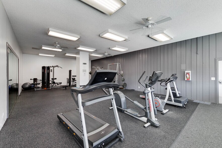 Building Photo - 5585 E Pacific Coast Hwy