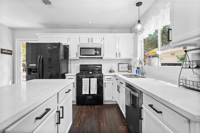 Building Photo - 86 Rockridge Dr