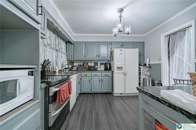 Building Photo - 2627 Nottingham Rd