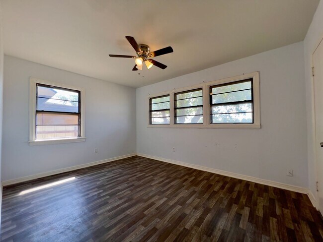 Building Photo - Two Bedroom Available Now Near Levelland City Park