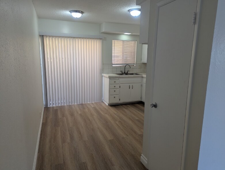 Building Photo - 216 Melrose Dr