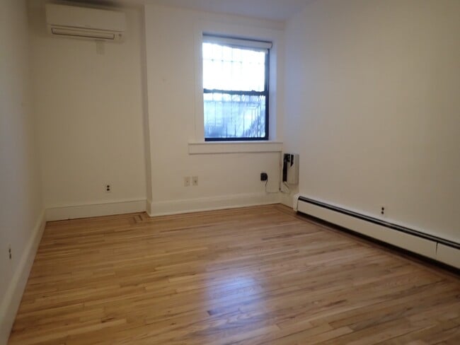 Building Photo - 207 Carlton Ave