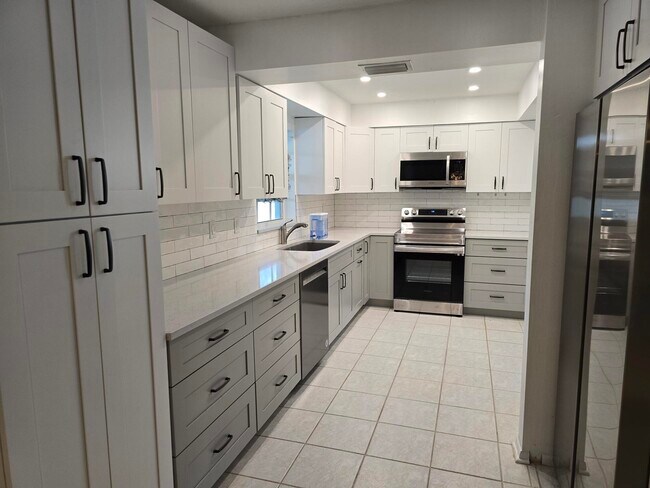 Building Photo - 2672 Rockcrest Ct