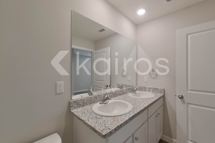 Building Photo - 8694 SW 43rd Ter