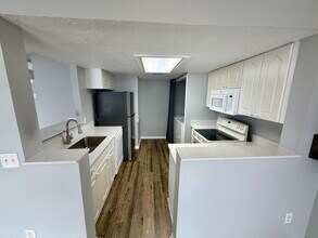 Building Photo - Spacious 3-Bedroom, 2-Bath Apartment in Davenport – Utilities Allowance Included