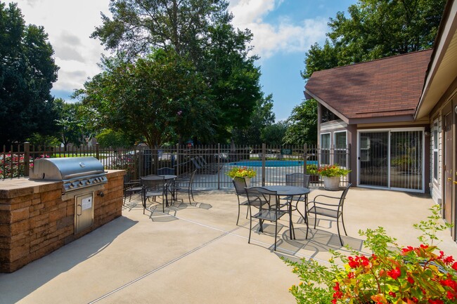 Building Photo - Woodbriar Luxury Apartments