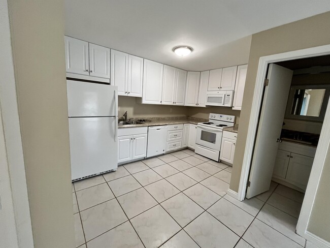 Building Photo - 673 Seacoast Dr