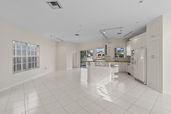 Building Photo - 2671 NE 22nd Ct