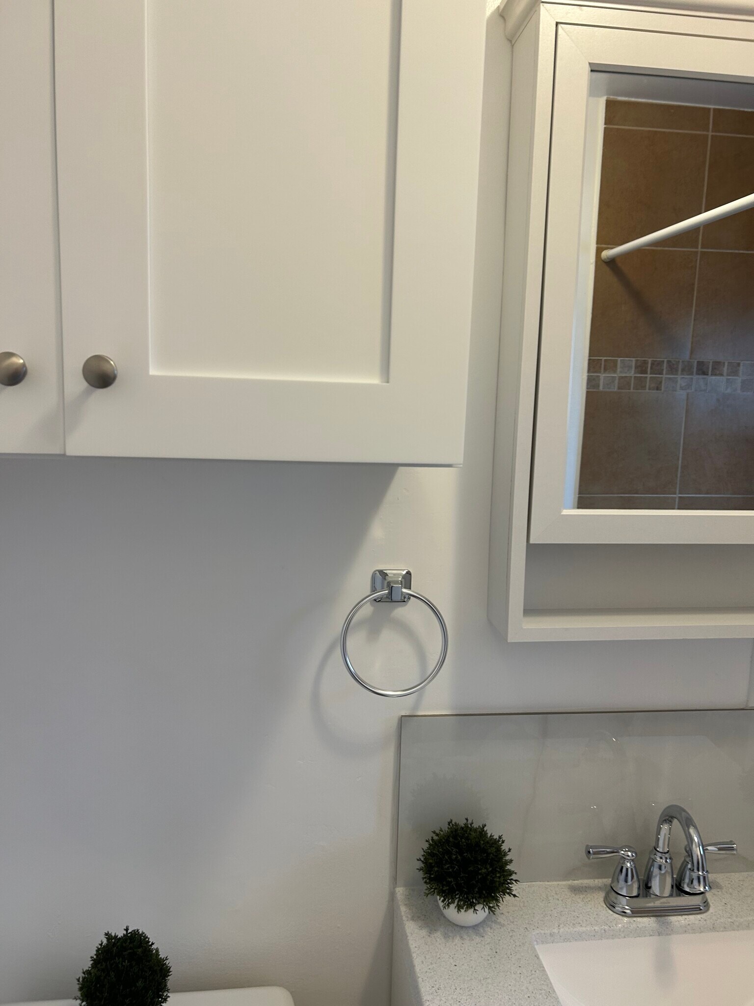 Bathroom - 1156 N Ardmore Ave