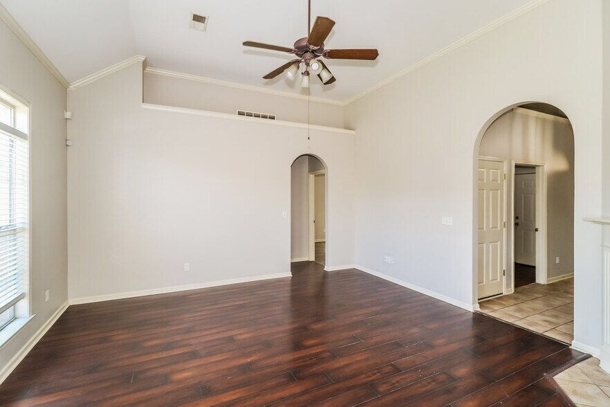 Building Photo - 8167 White Wing Cove W