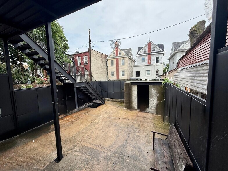 Building Photo - 139 Autumn Ave