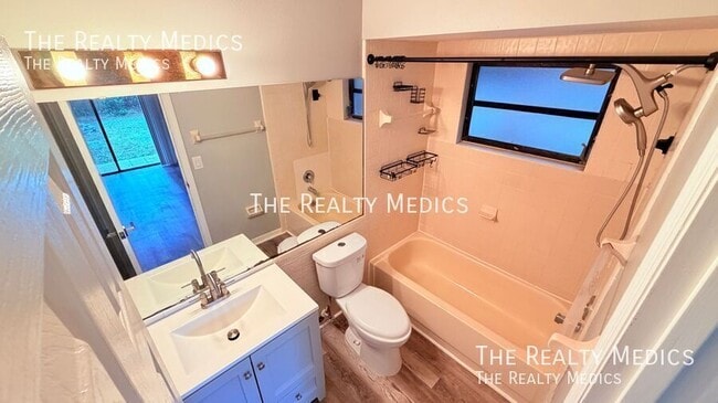 Building Photo - 7909 Richwood Dr