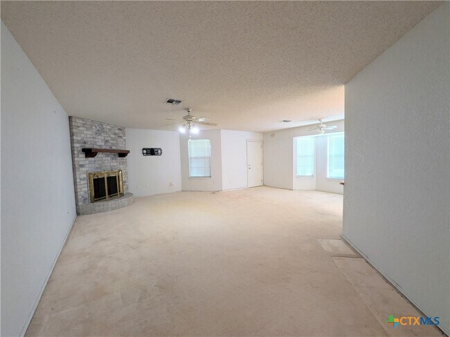 Building Photo - 1428 Devin Dr