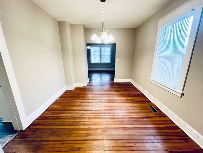 Building Photo - Beautifully Renovated 4bdrm/2bth Home Located in Richmond's Southside!!