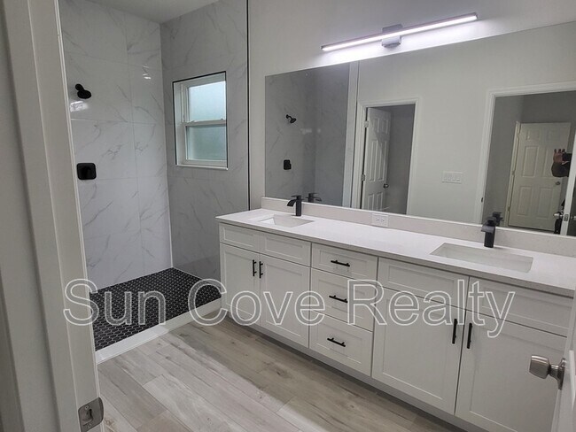 Building Photo - 1604 W Gainsboro Ln