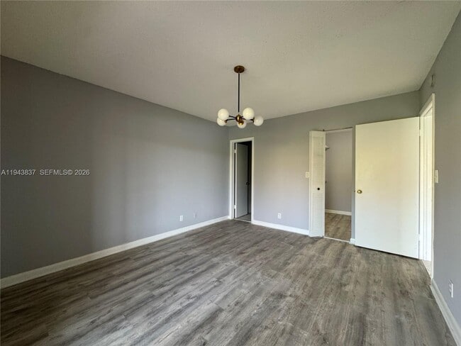 Building Photo - 603 Racquet Club Rd