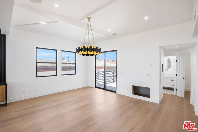 Building Photo - 926 17th St