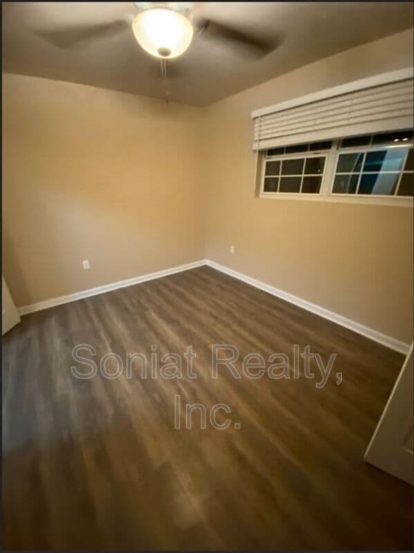 Building Photo - 7202 Salem Dr