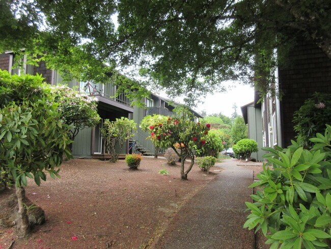 Building Photo - One Bedroom Apartment Close to Downtown
