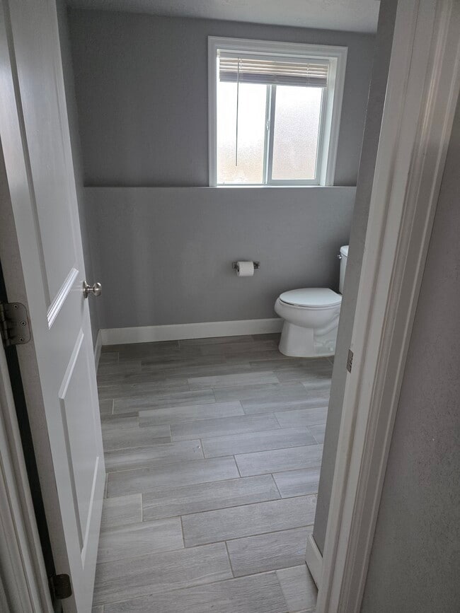 Building Photo - 1600 Pinto Ln