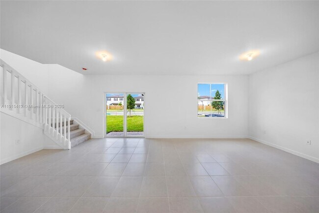 Building Photo - 2448 SE 27th Terrace