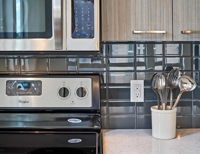 Building Photo - The Hadley