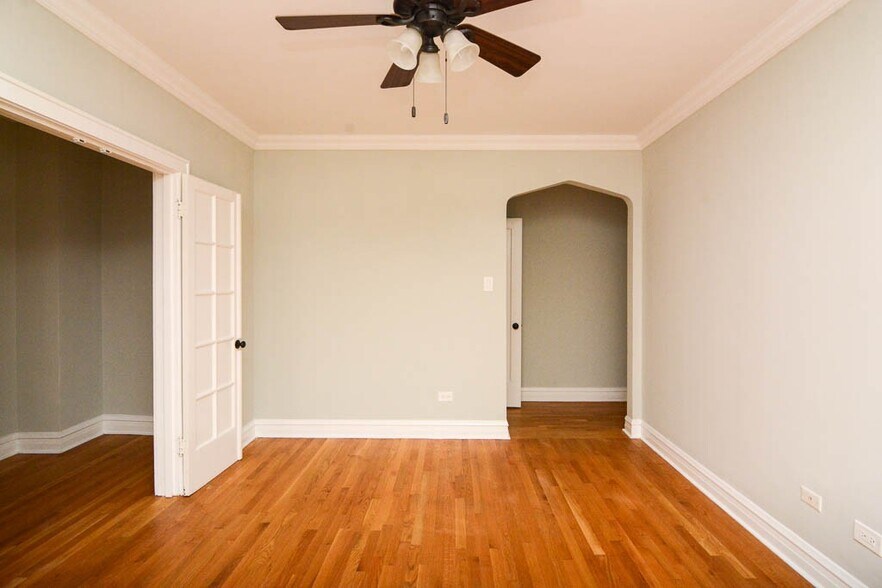 Building Photo - 4743 N Hermitage Ave