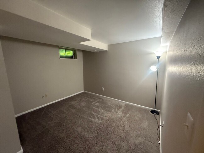 Building Photo - Well-Maintained 3-Bedroom on Quiet Cul-de-...