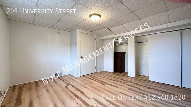 Building Photo - 205 University St