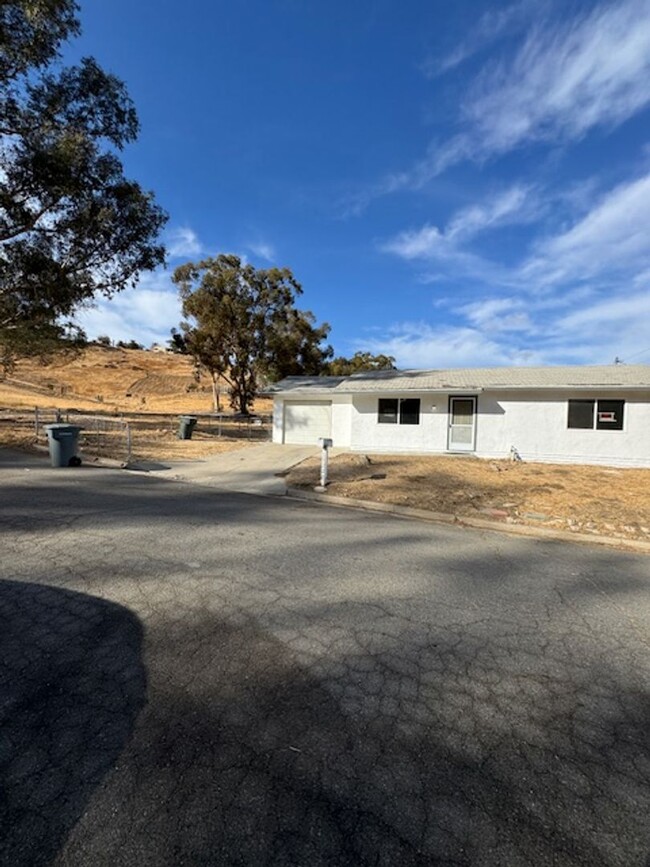 Building Photo - beautiful remodeled home