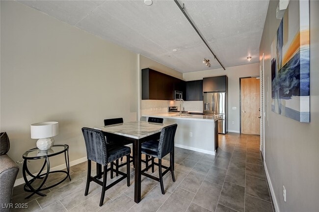 Building Photo - 353 E Bonneville Ave