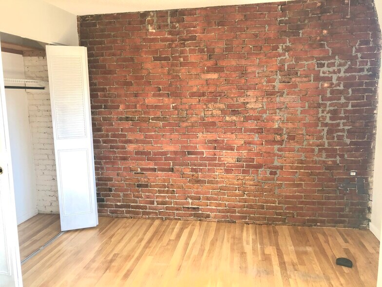 Building Photo - 235 Washington St