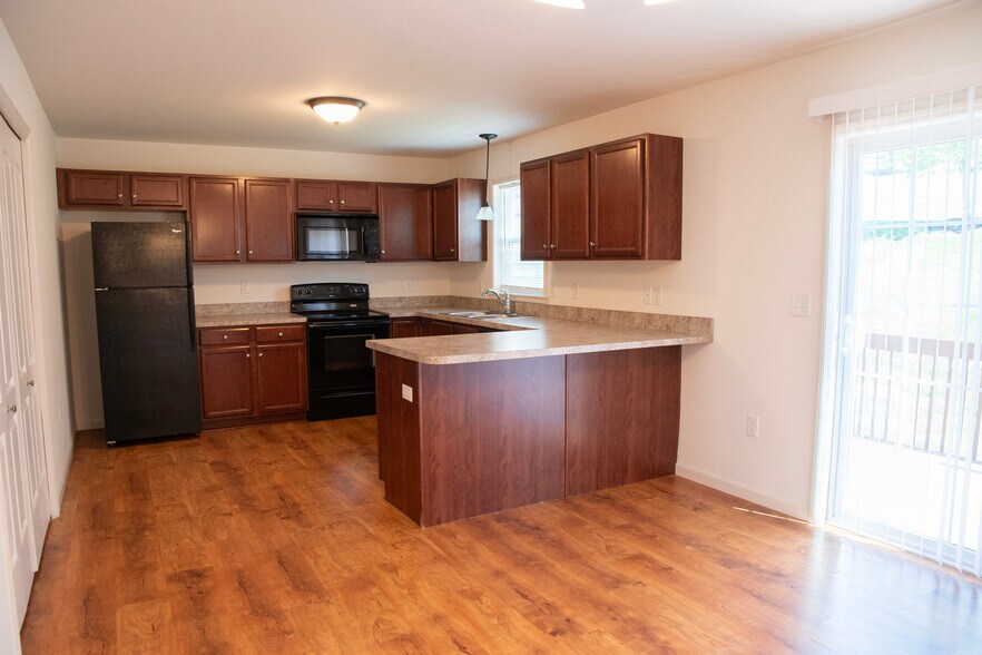 Building Photo - 635 Winding Ln