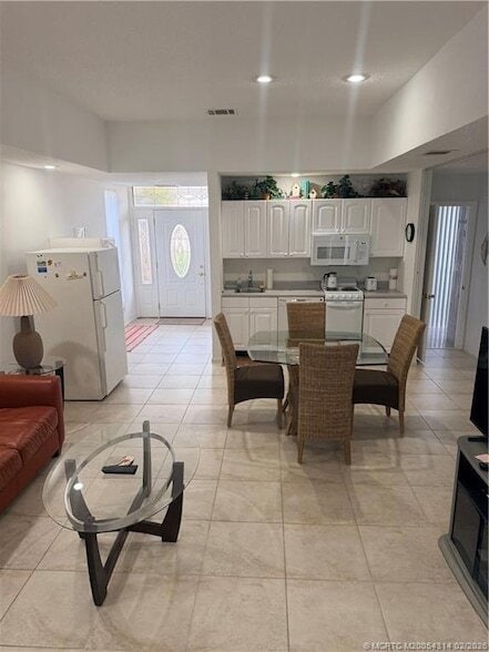 Building Photo - 3304 SE Morningside Blvd