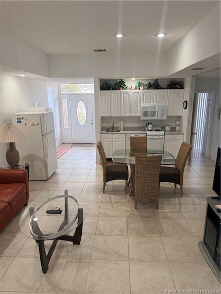 Building Photo - 3304 SE Morningside Blvd