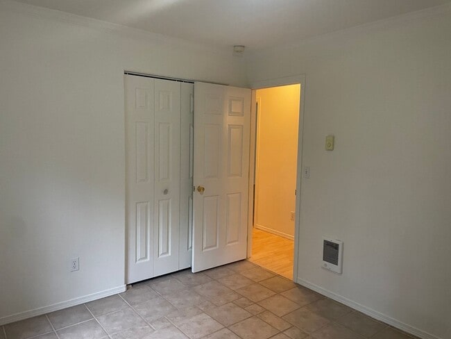 Building Photo - Spacious Clinton Home with New Upgrades!