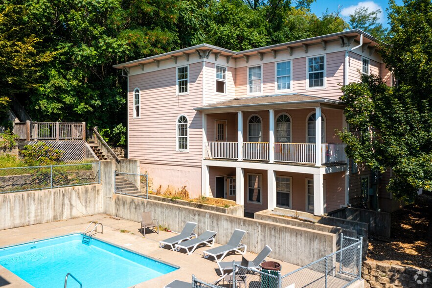 Melrose Court 1605 Tennessee St Lawrence KS 66044 Apartment Finder